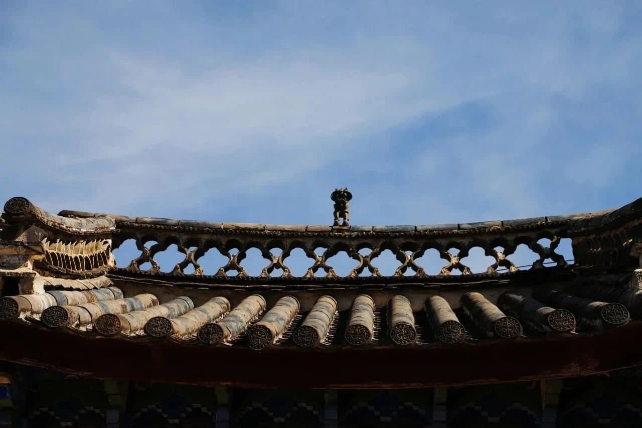 Tile Cats: The Rooftop Guardians of Yunnan