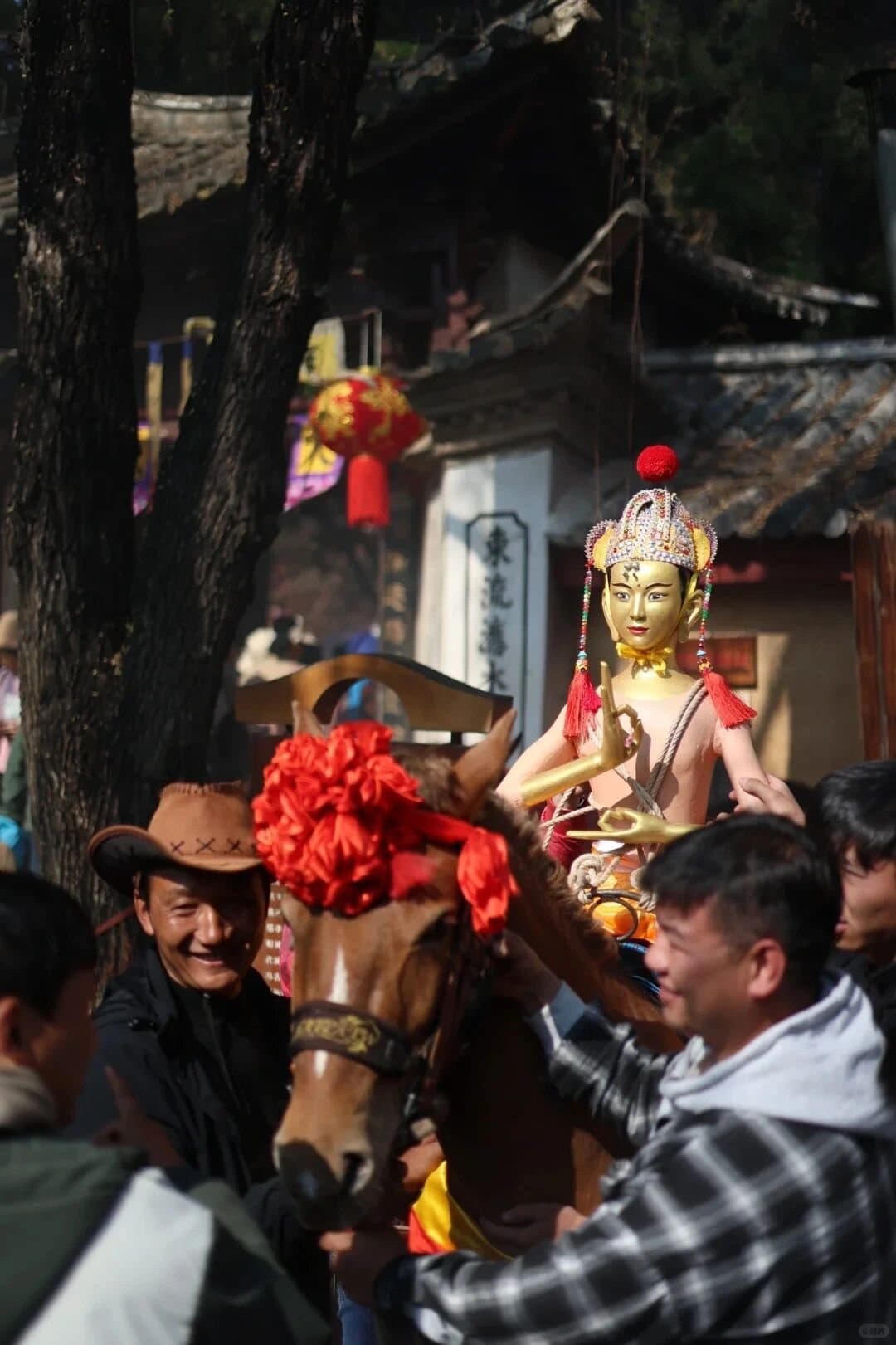 Shaxi Ancient Town — a temple ceremony in Shaxi