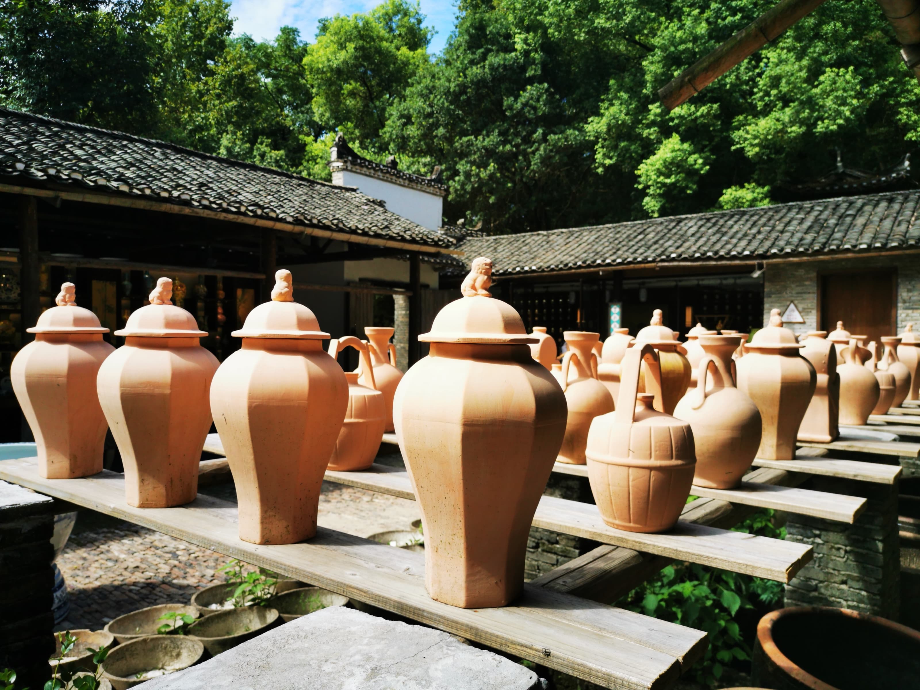 Seventy-Two Hands: How Jingdezhen Made Porcelain for the World