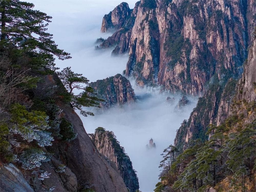 Mount Huangshan Scenic Viewing Platform