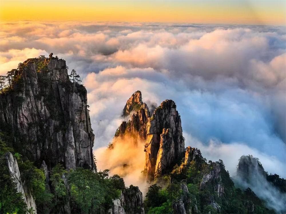 Mount Huang: Villages, Peaks and Cloud Seas
