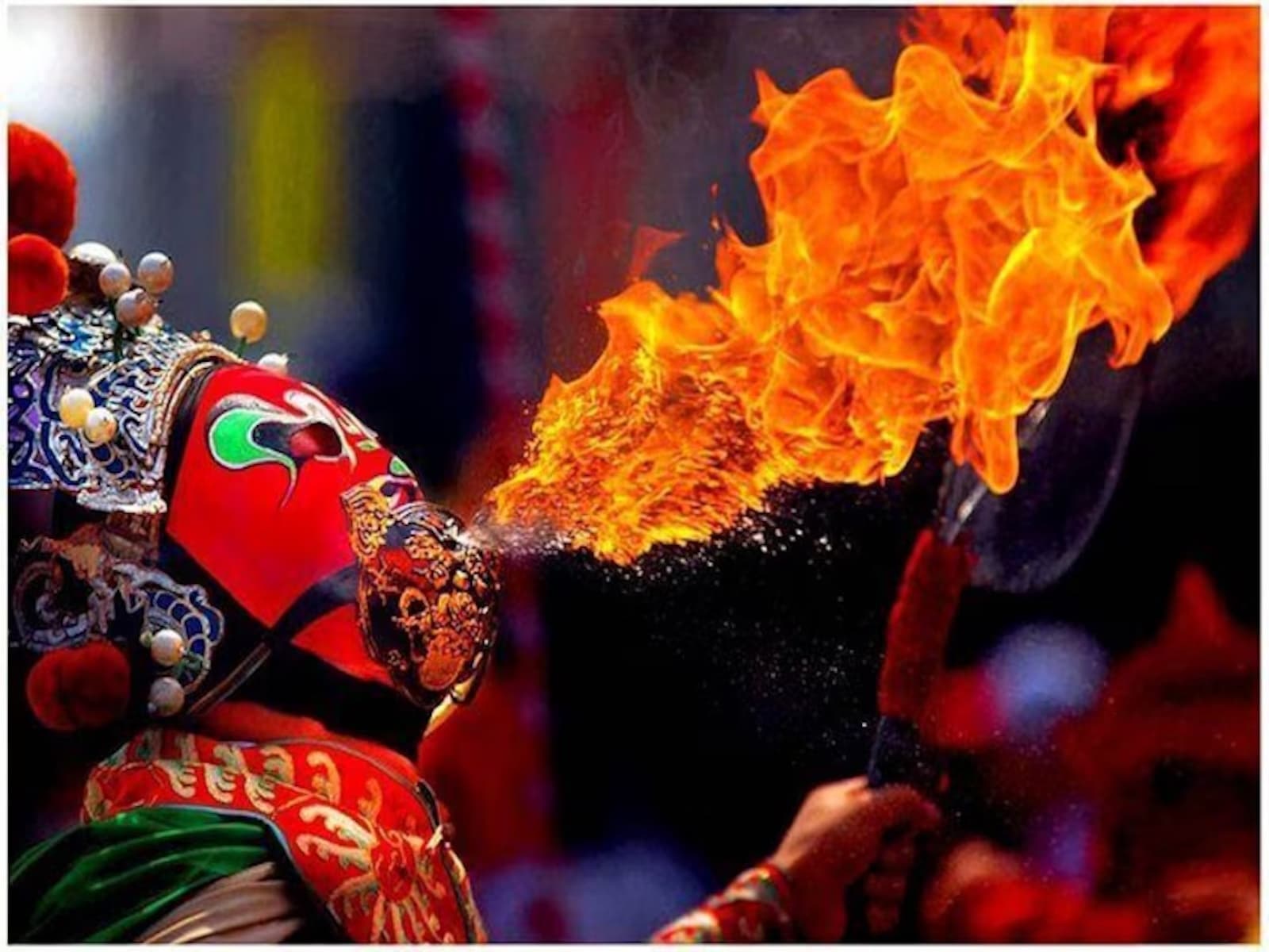 Sichuan Opera Performance